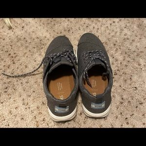 Women’s tennis shoes